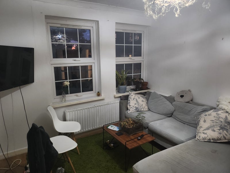 Room Romborough Way in Greater London