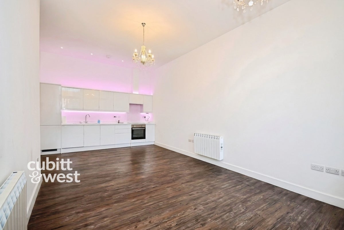 Flat Jupiter Court in Portsmouth
