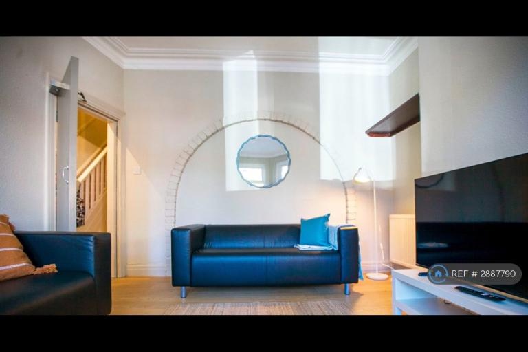 Room Mauldeth Road West in Manchester
