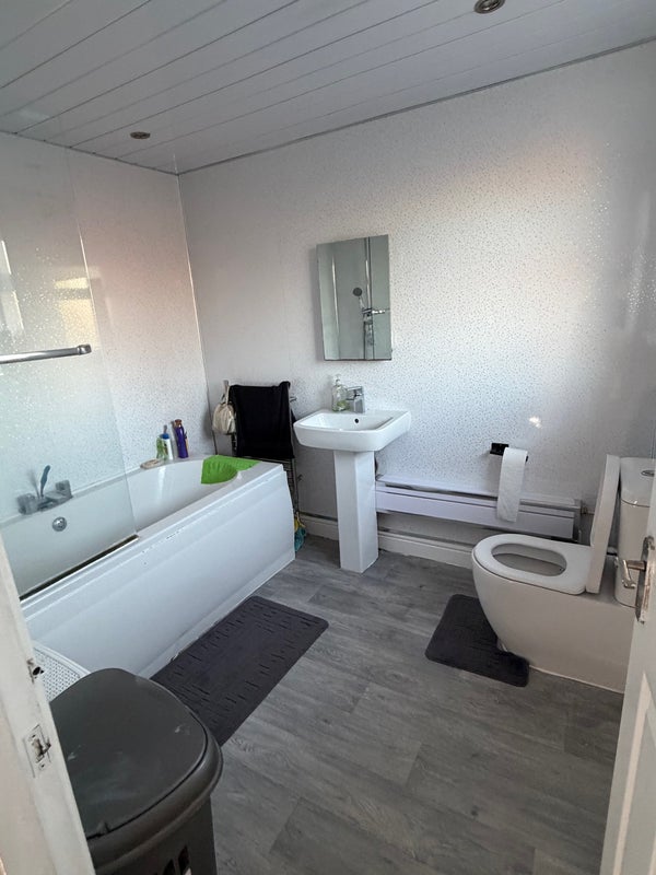 Room Wiltshire Road in Oadby and Wigston