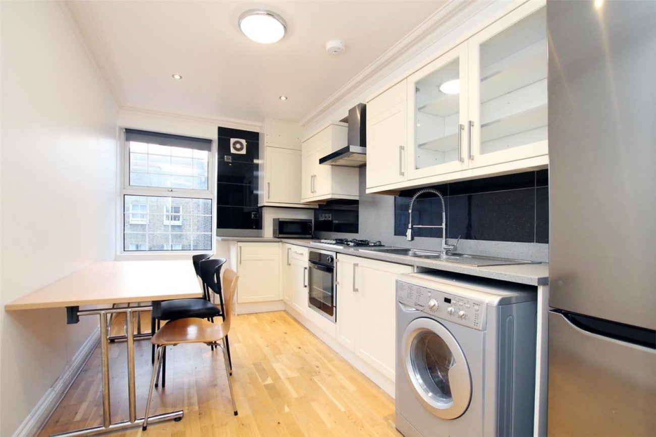 Flat Myrdle Street in Greater London