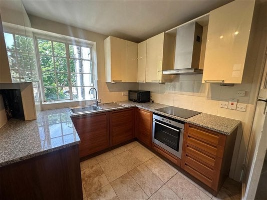 Flat Thanet Court in London