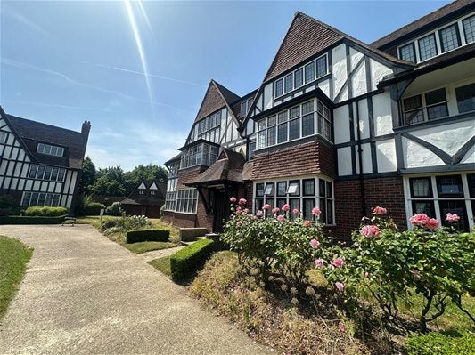 Flat Thanet Court in London