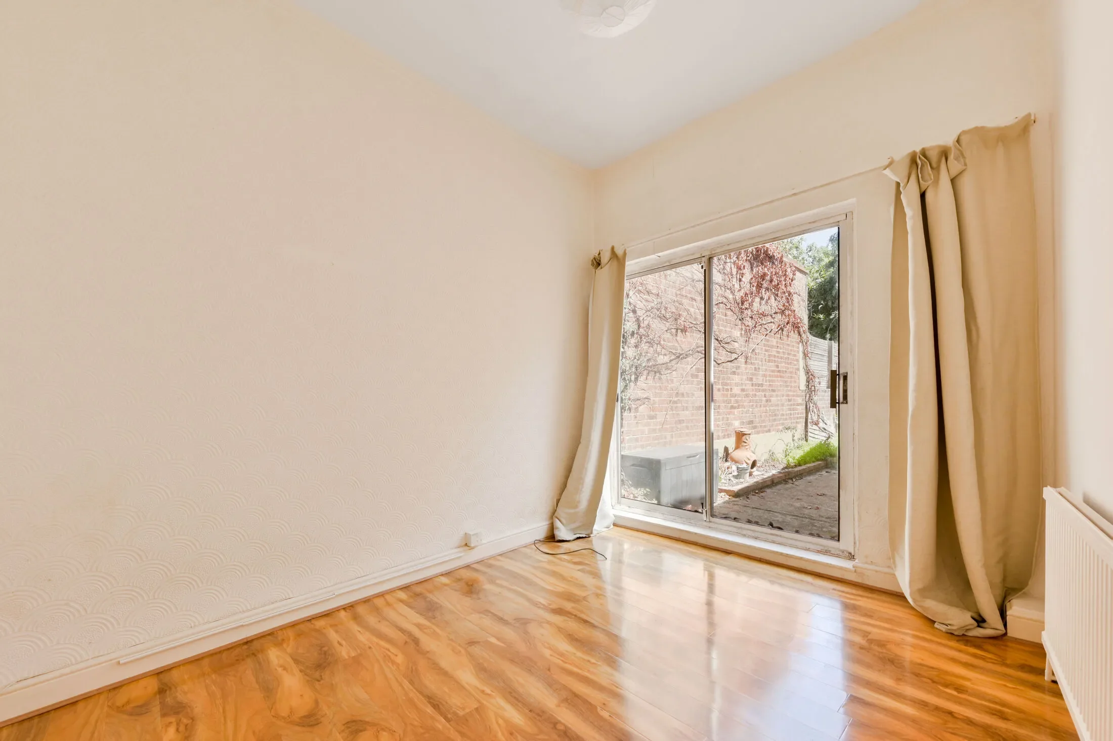 Flat Upham Park Road in Greater London