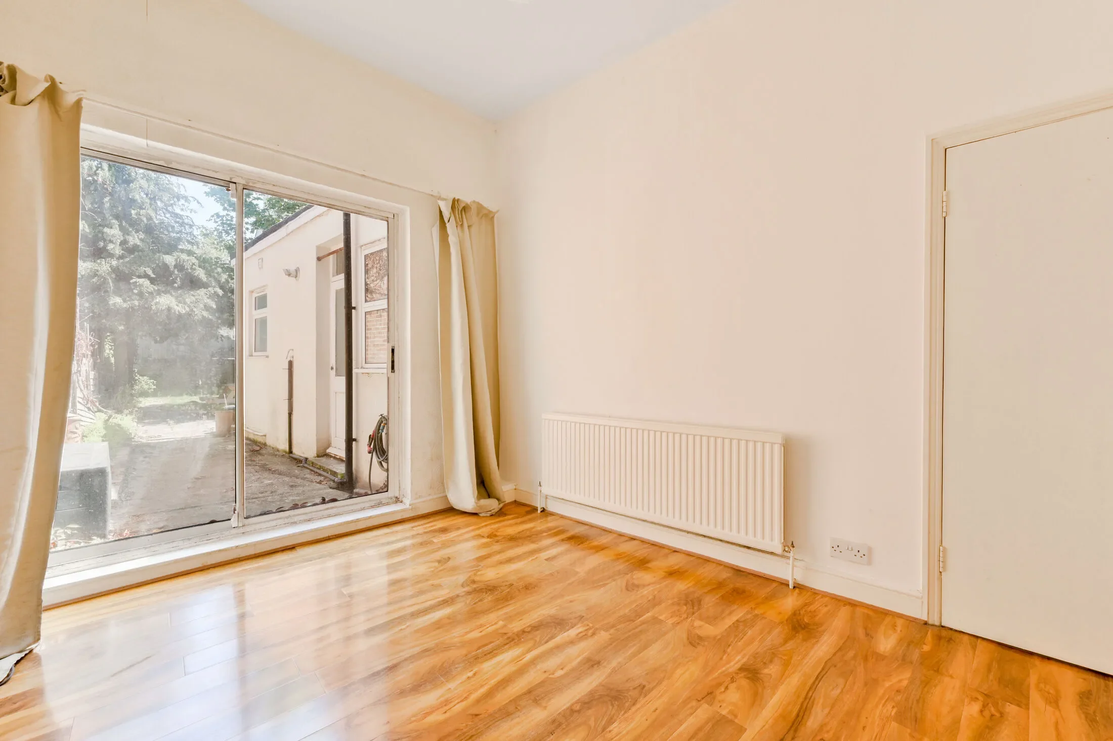 Flat Upham Park Road in Greater London