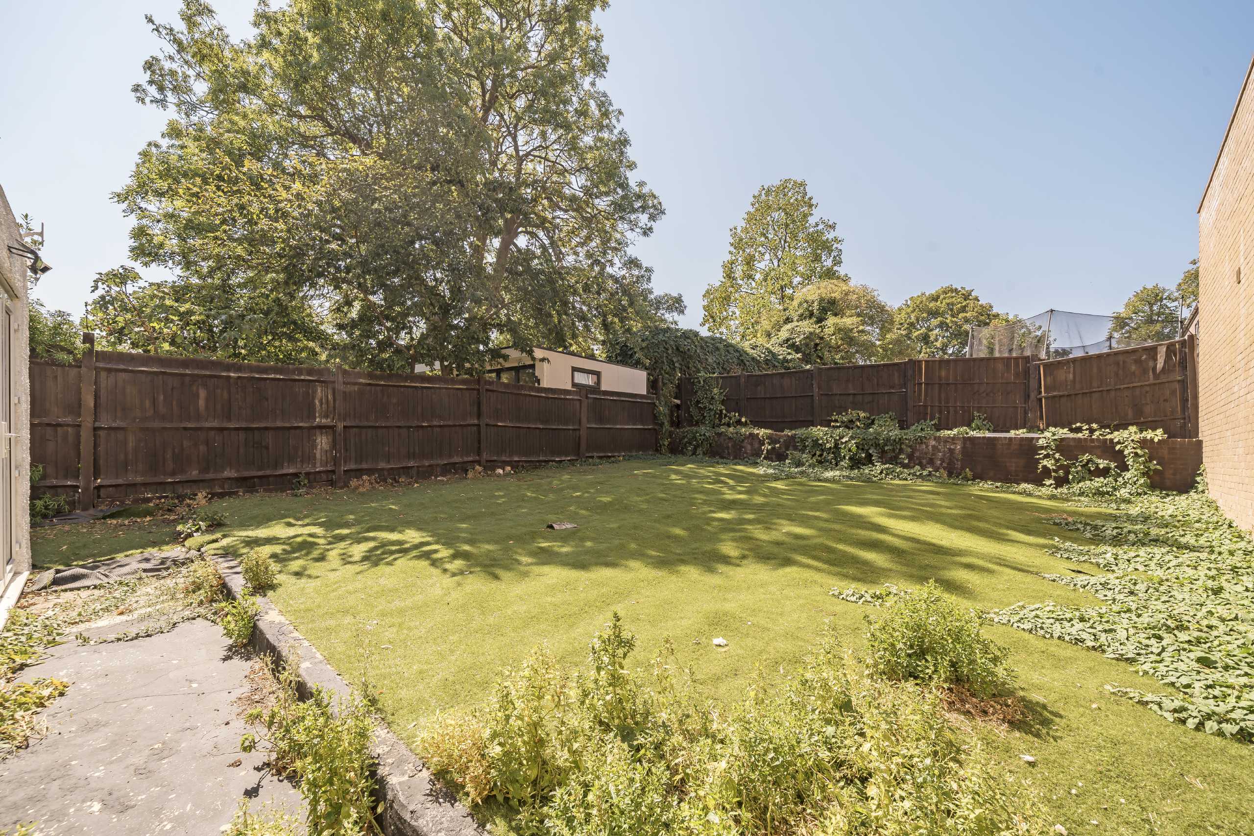 Flat Upper Tulse Hill in Greater London