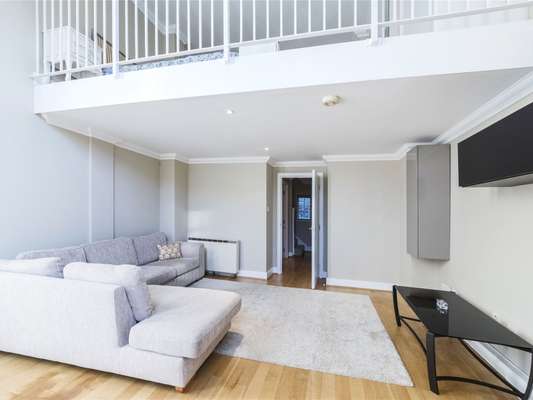 Flat Gunter Grove in Greater London