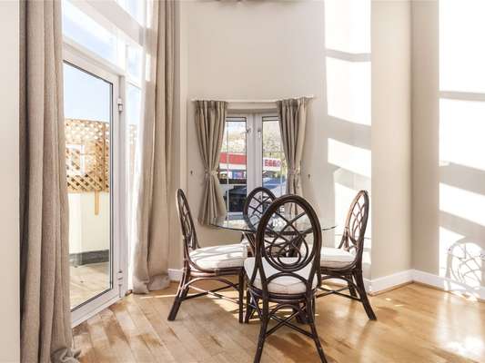 Flat Gunter Grove in Greater London