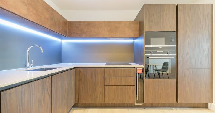 Flat Wyvil Road in Greater London
