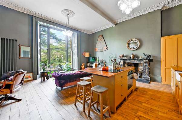 Flat Lypiatt Road in Cheltenham