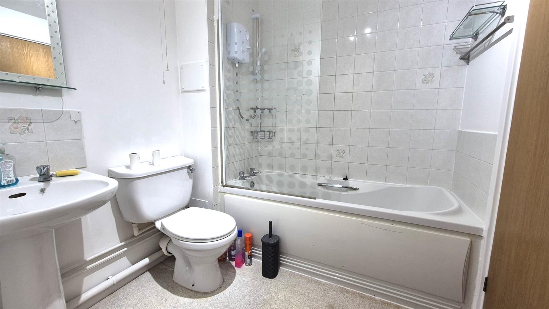 Flat Pentland Avenue in Greater London