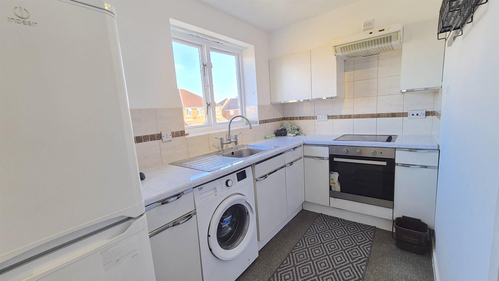 Flat Pentland Avenue in Greater London
