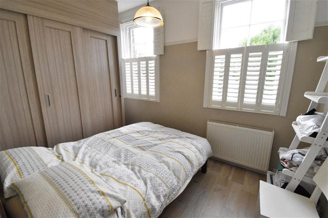 Flat Adelaide Road in Greater London