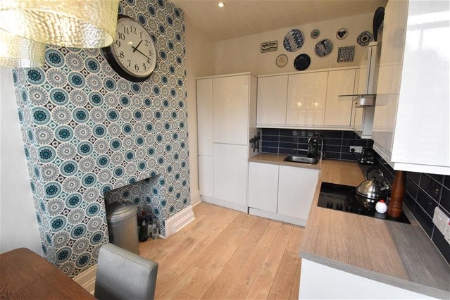 Flat Adelaide Road in Greater London