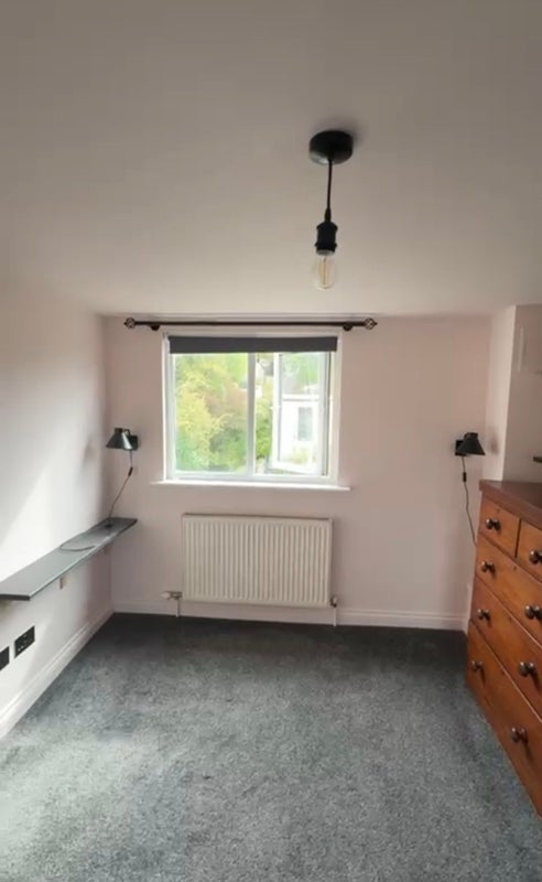 Flat Shaldon Road in Bristol