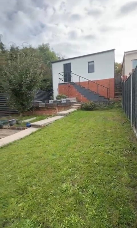 Flat Shaldon Road in Bristol
