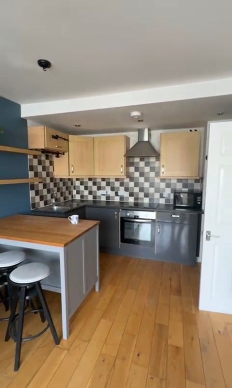 Flat Shaldon Road in Bristol