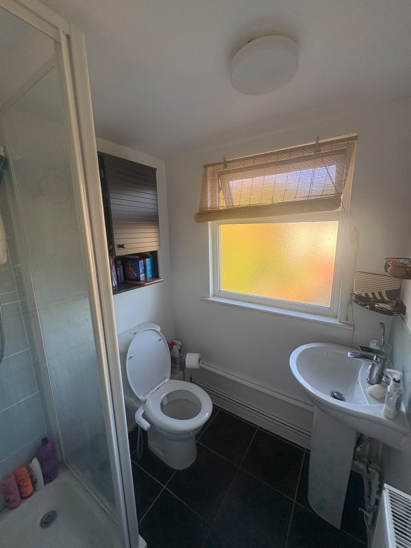 Flat Shaldon Road in Bristol