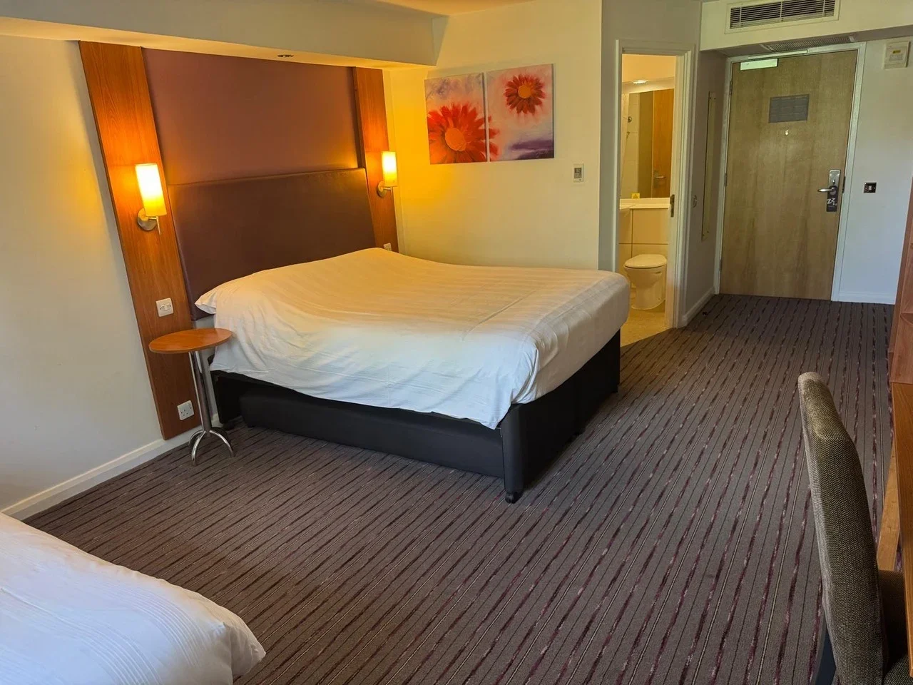 Room Sixth Cross Road in Greater London
