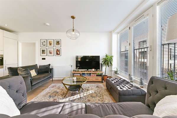 Flat Monier Road in Greater London