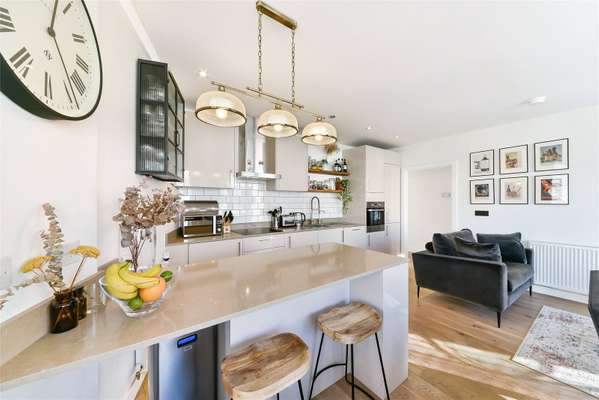 Flat Monier Road in Greater London