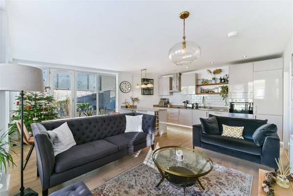 Flat Monier Road in Greater London