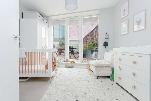 Flat Monier Road in Greater London