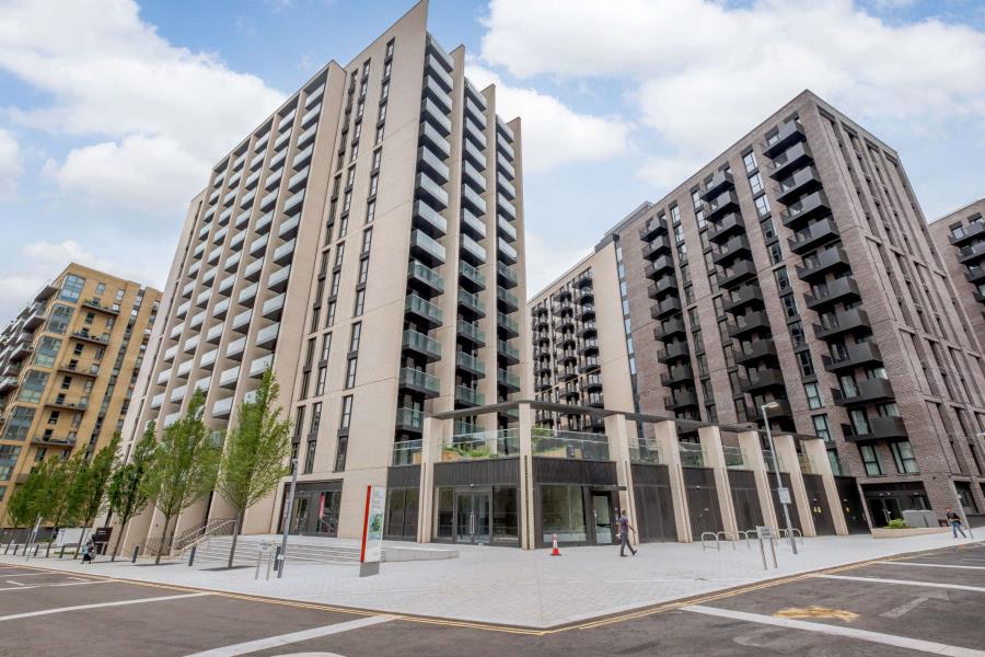 Flat Olympic Way in Greater London