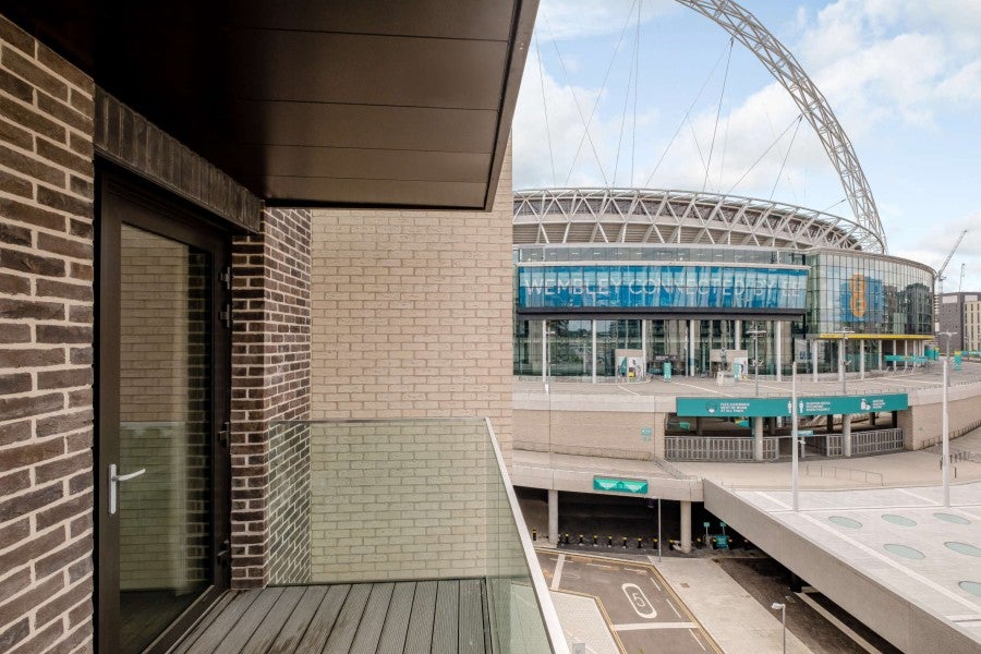 Flat Olympic Way in Greater London