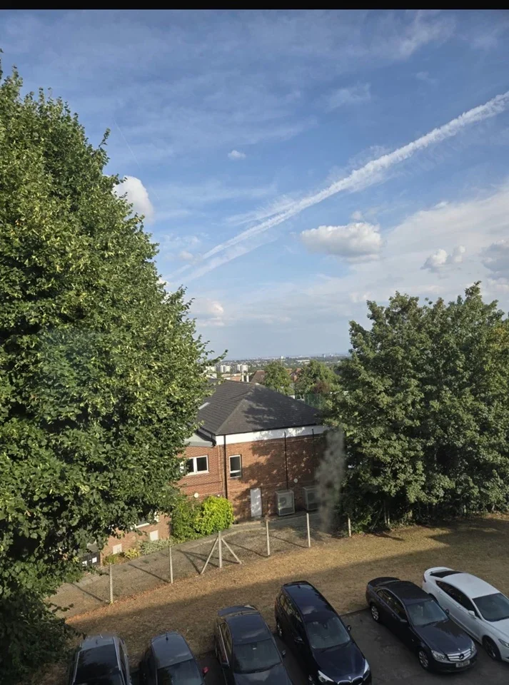 Room Glengall Road in Greater London