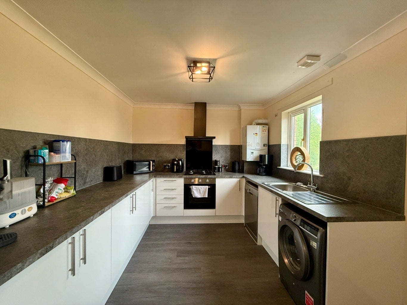 House Hodge Crescent in Drongan
