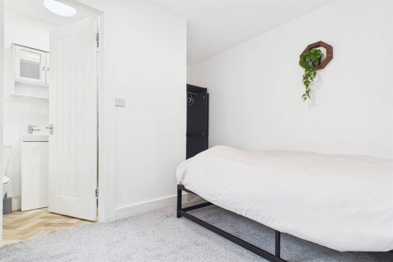 Room Dean Road in South Tyneside