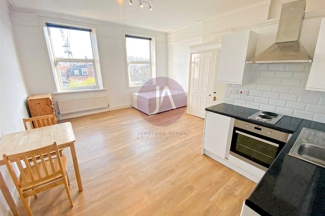 Flat Fawley Road in Greater London