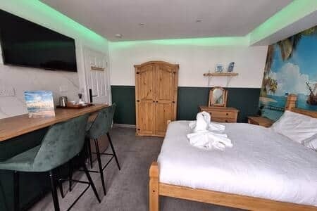 Room Euston Road in Far Cotton