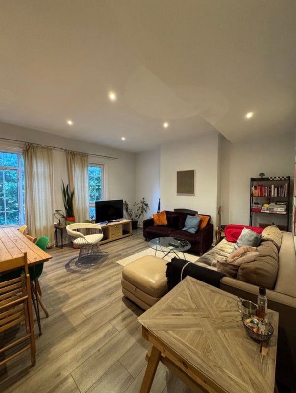 Room East Dulwich Grove in Greater London
