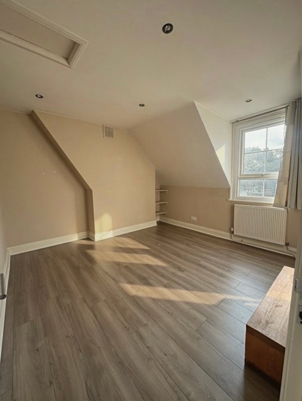 Room East Dulwich Grove in Greater London