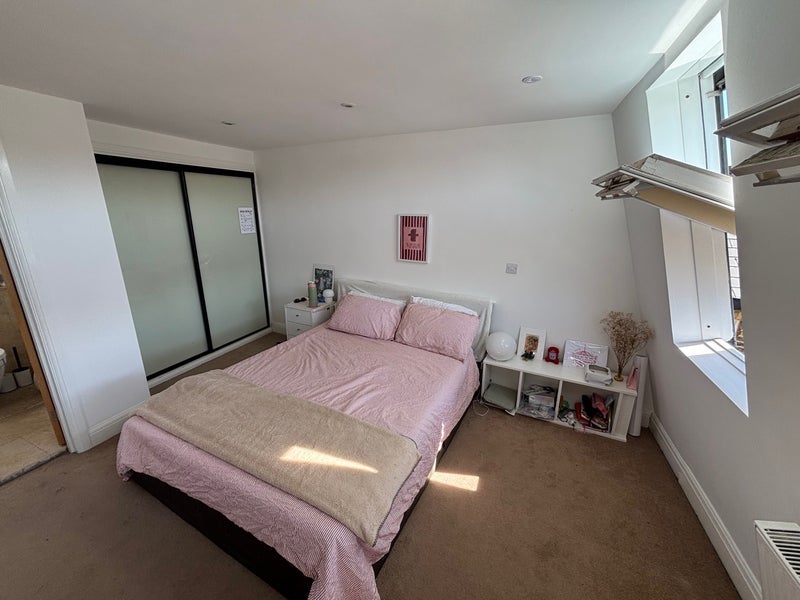 Room Edison Mews in Greater London