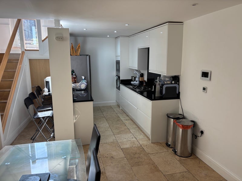 Room Edison Mews in Greater London