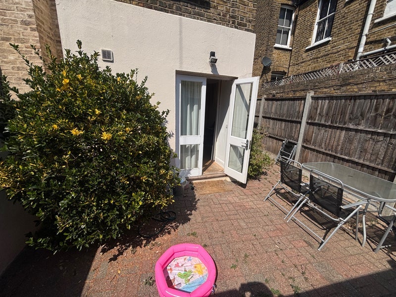 Room Edison Mews in Greater London