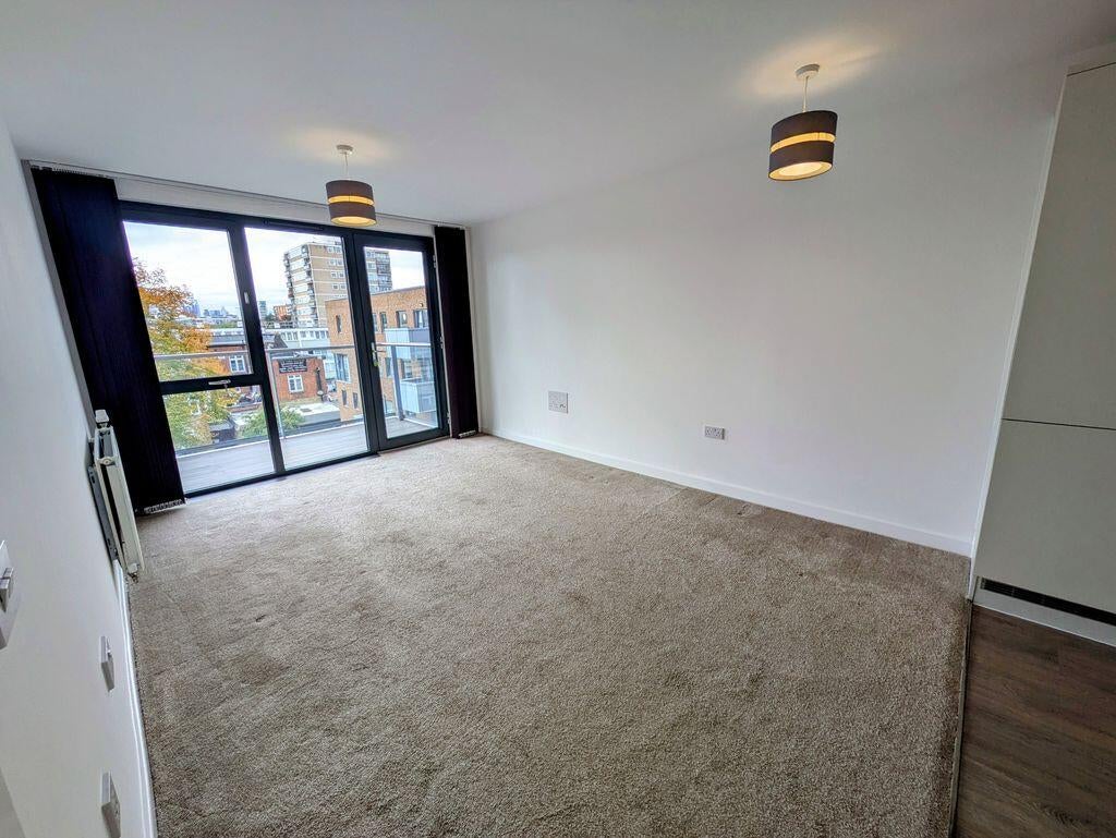 Flat Chrisp Street in Greater London