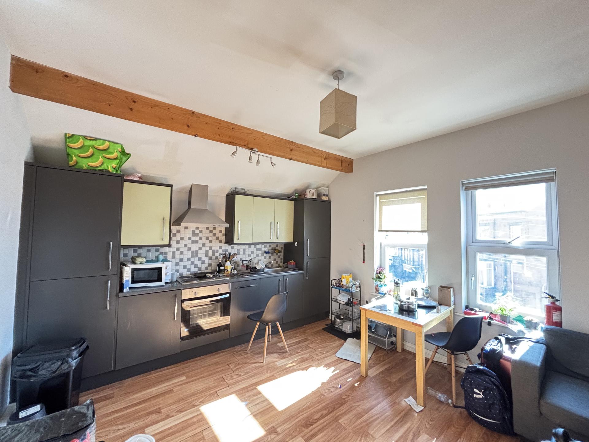Flat Brudenell Grove in Leeds