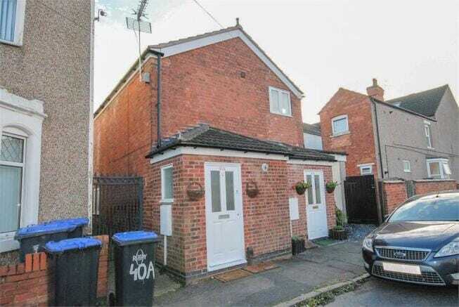 Flat Rowland Street in Rugby