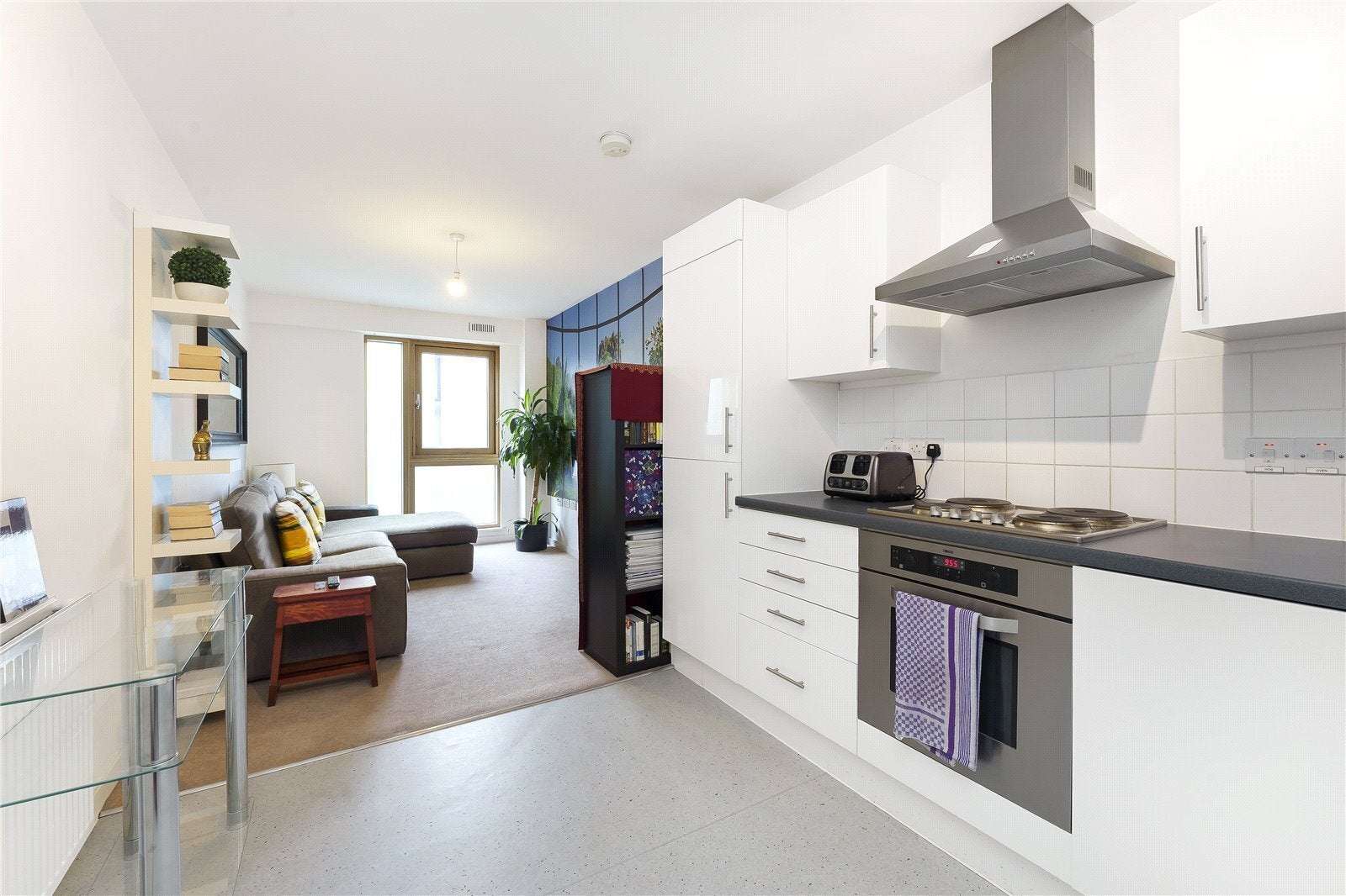 Flat Hardwicks Square in Greater London