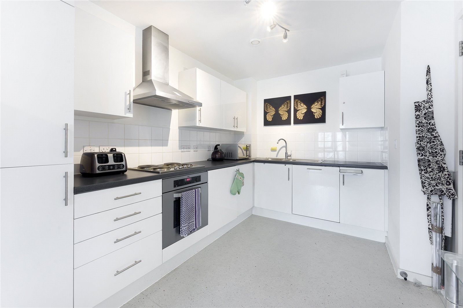 Flat Hardwicks Square in Greater London