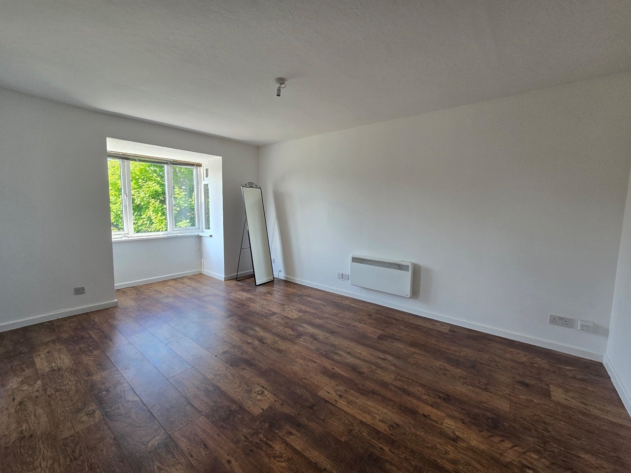 Flat Sterling Gardens in Greater London