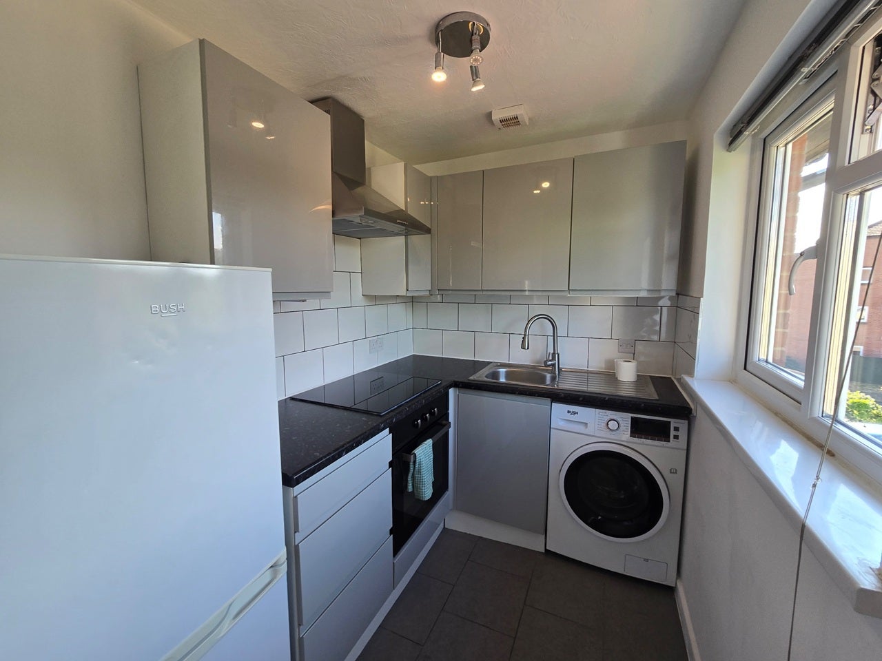Flat Sterling Gardens in Greater London