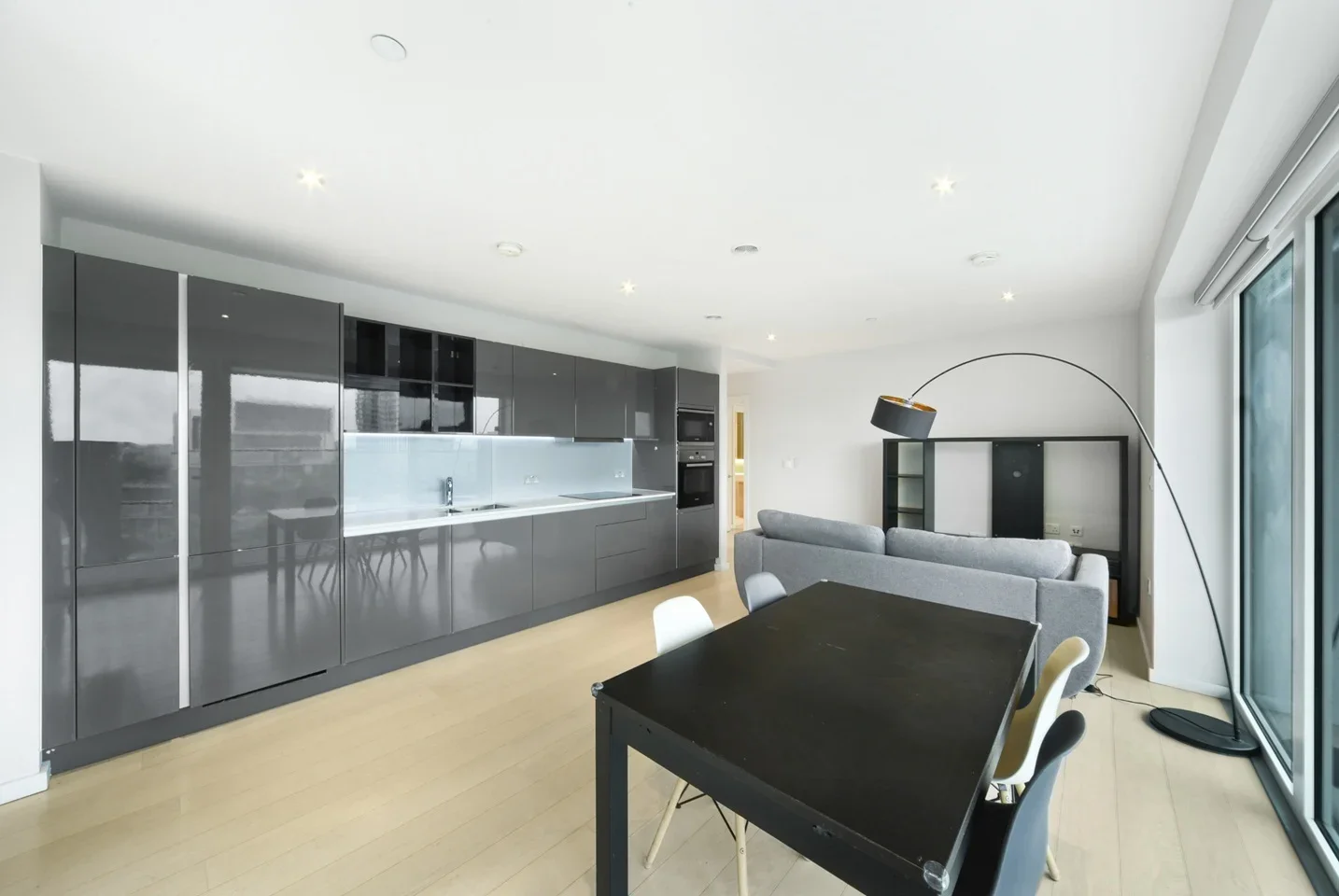 Flat Westfield Avenue in Greater London