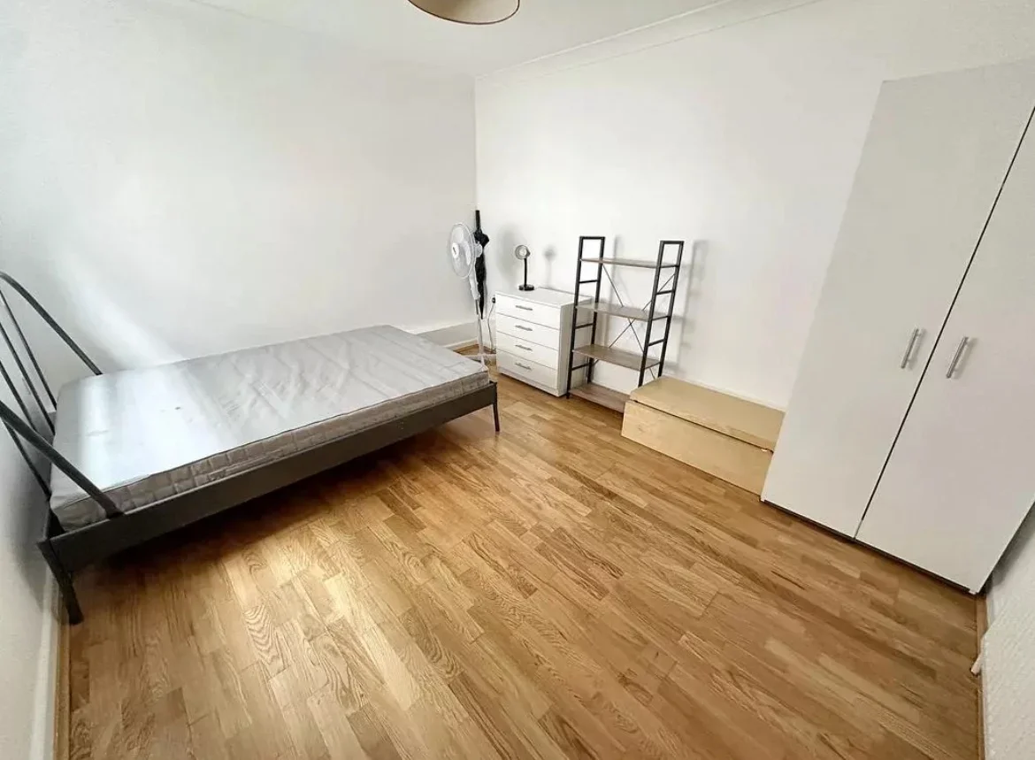 Flat Uxbridge Road in Greater London
