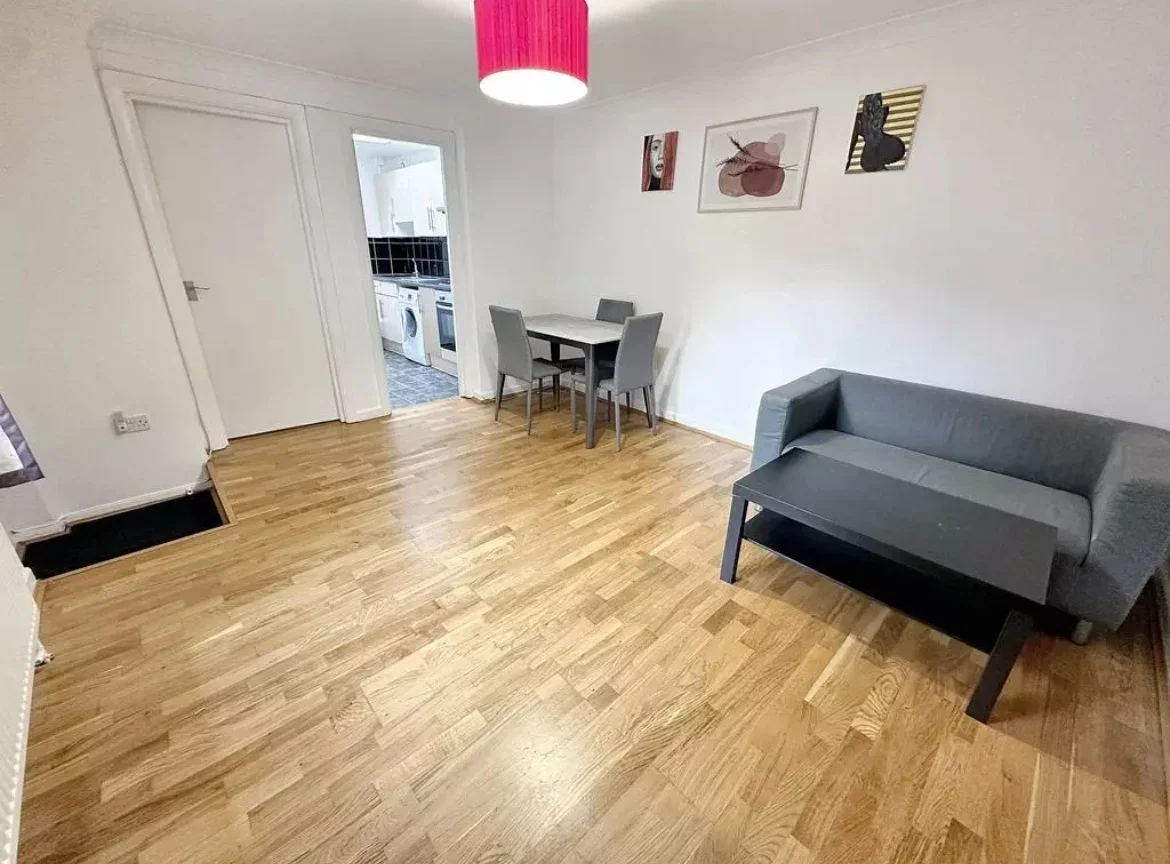 Flat Uxbridge Road in Greater London