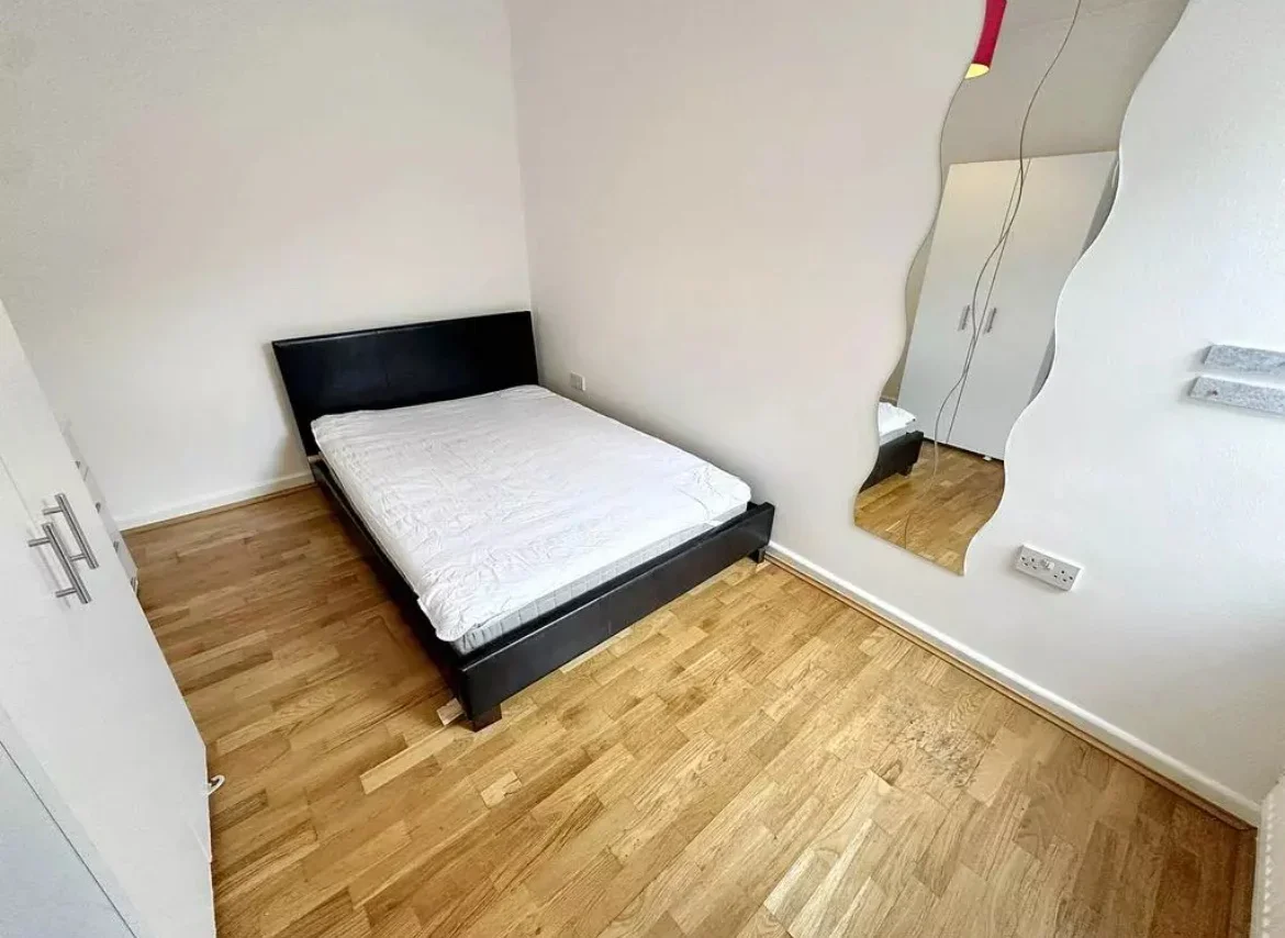 Flat Uxbridge Road in Greater London